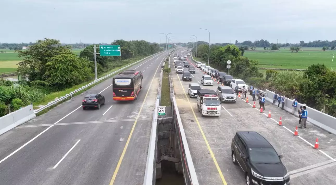 Ruas Tol MKTT Km 41+600 kembali normal dua arah, lalin menuju Medan lancar Ruas Tol MKTT Km 41+600 kembali normal dua arah, lalin menuju Medan lancar