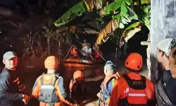 Basarnas Banyuwangi evakuasi tiga warga terjebak banjir