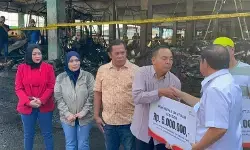 DKI beri bantuan untuk 121 pedagang korban kebakaran Pasar Kramat Jati