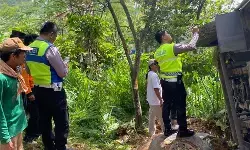 Gerak cepat Polres Kudus tangani bus peziarah terguling di Tergo