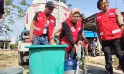 PMI Banten kirim bantuan tenaga kesehatan dan air bersih ke Aceh PMI Banten kirim bantuan tenaga kesehatan dan air bersih ke Aceh