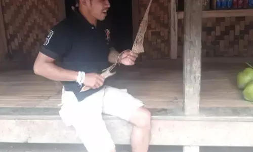 Kain tenun dan tas koja kerajinan yang menjadi andalan ekonomi warga Badui Kain tenun dan tas koja kerajinan yang menjadi andalan ekonomi warga Badui