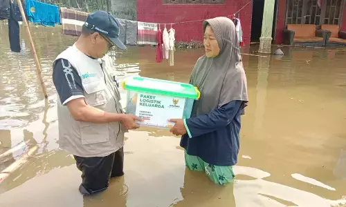 Dari sedekah konsumen Alfamidi, BAZNAS RI salurkan 1.900 paket bantuan logistik bagi penyintas bencana di Sumut Dari sedekah konsumen Alfamidi, BAZNAS RI salurkan 1.900 paket bantuan logistik bagi penyintas bencana di Sumut