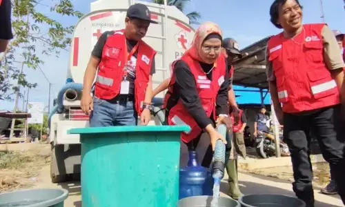 PMI Banten kirim bantuan tenaga kesehatan dan air bersih ke Aceh PMI Banten kirim bantuan tenaga kesehatan dan air bersih ke Aceh