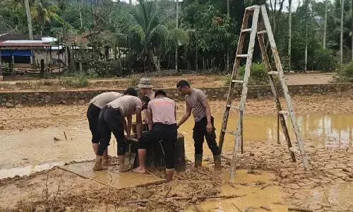 Brimob Sumut bersihkan sumur di Tapanuli Tengah guna kebutuhan warga