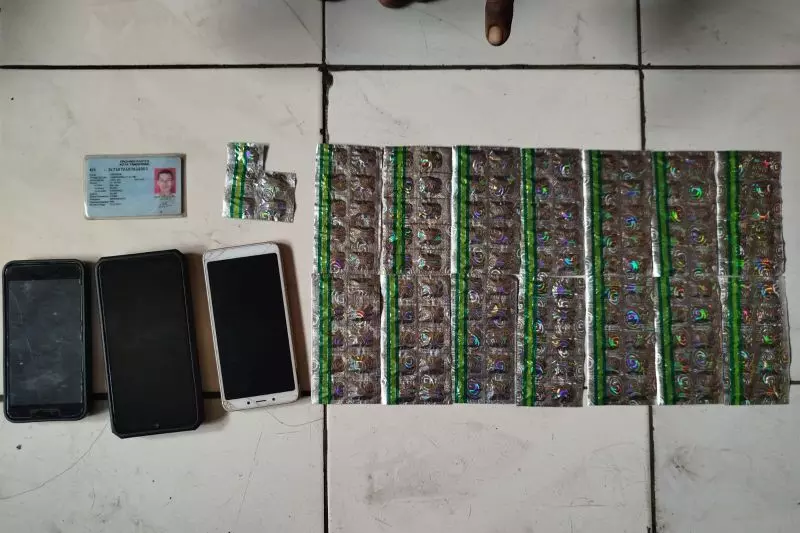 Polisi Tangerang-Banten bongkar penjualan obat keras di samping RS Polisi Tangerang-Banten bongkar penjualan obat keras di samping RS