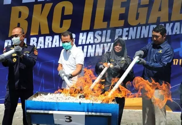 Pemkab - Bea Cukai Kudus konsisten kerja sama perangi peredaran rokok ilegal Pemkab - Bea Cukai Kudus konsisten kerja sama perangi peredaran rokok ilegal