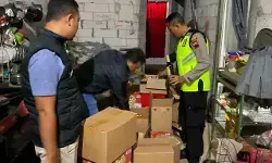 Polsek Dawe Kudus amankan ratusan botol miras dari warung di Rejosari