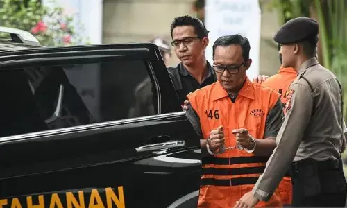 KPK geledah Dinas Kesehatan Lampung Tengah terkait kasus Ardito Wijaya