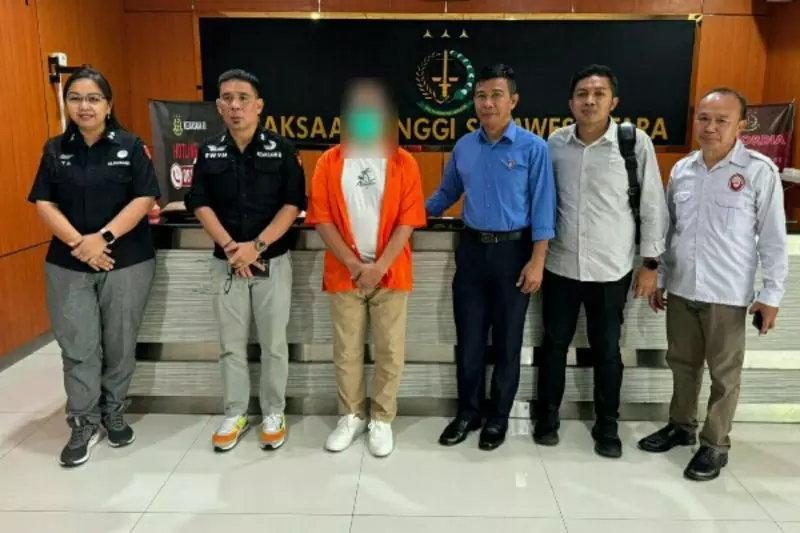 Polda serahkan tersangka dugaan korupsi dana lidik-sidik ke Kejati Polda serahkan tersangka dugaan korupsi dana lidik-sidik ke Kejati