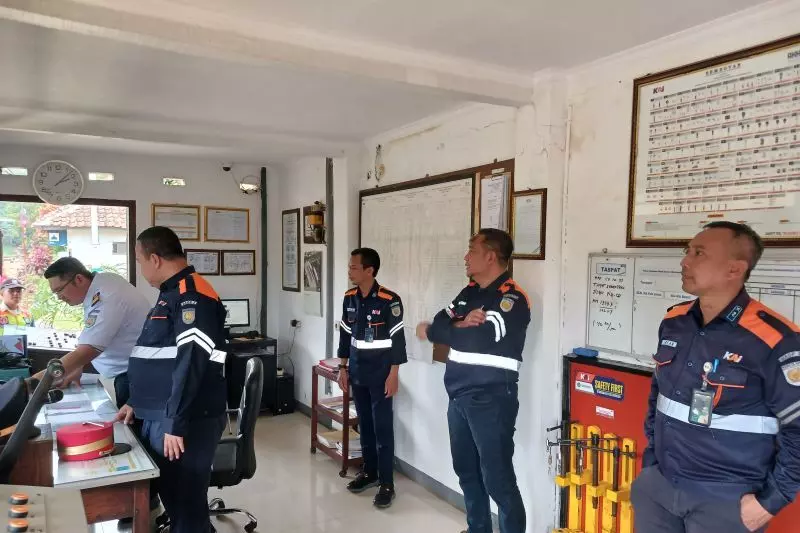 KAI Daop 2 tingkatkan pengawasan dan sarana antisipasi bencana KAI Daop 2 tingkatkan pengawasan dan sarana antisipasi bencana