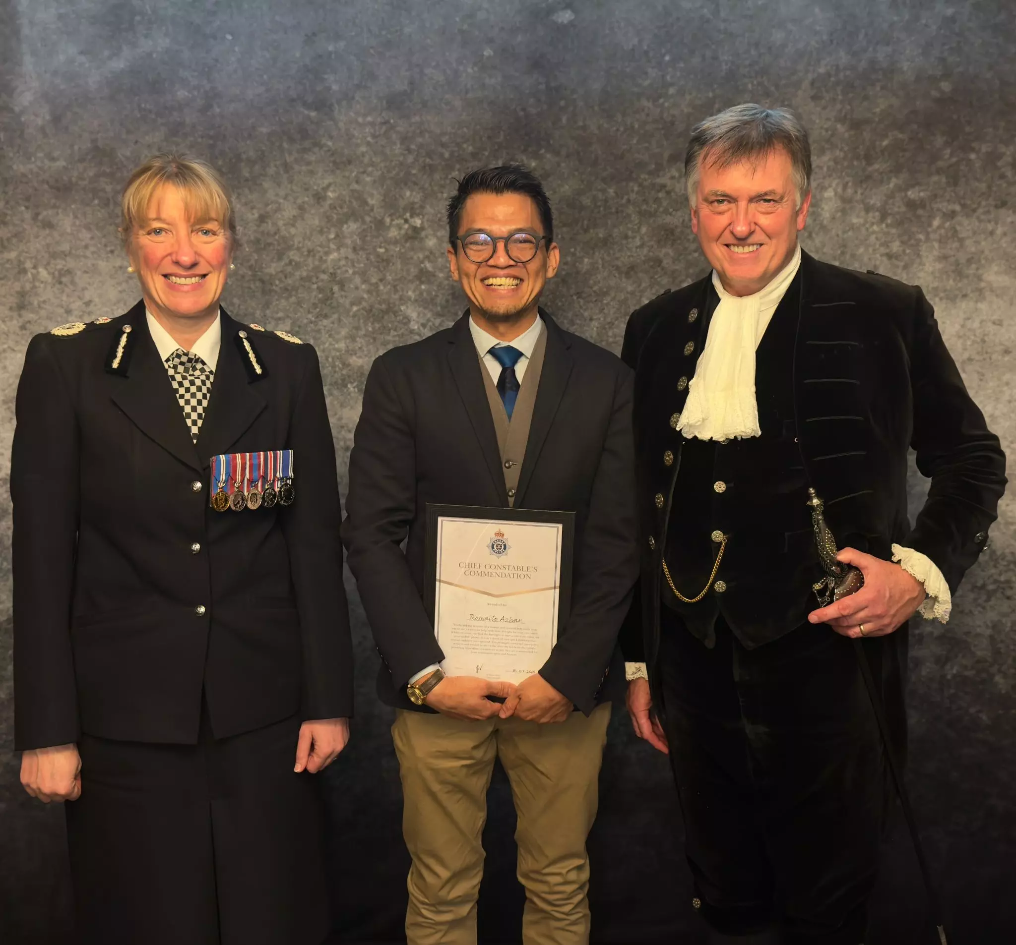 Mahasiswa Indonesia terima penghargaan dari Kepolisian Inggris karena ungkap kejahatan serius Mahasiswa Indonesia terima penghargaan dari Kepolisian Inggris karena ungkap kejahatan serius