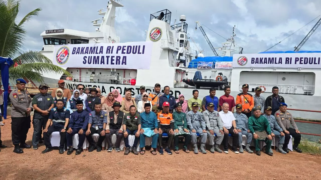 Bakamla RI berangkatkan KN. Pulau Dana-323 bawa 92,2 ton bantuan Bencana Sumatera Bakamla RI berangkatkan KN. Pulau Dana-323 bawa 92,2 ton bantuan Bencana Sumatera