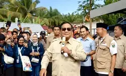 Prabowo ucapkan terima kasih disambut gembira oleh pengungsi Agam Prabowo ucapkan terima kasih disambut gembira oleh pengungsi Agam