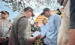 Kepala BNPB pastikan bantuan terus disalurkan secara bertahap untuk korban banjir Kepala BNPB pastikan bantuan terus disalurkan secara bertahap untuk korban banjir