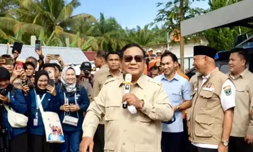 Prabowo ucapkan terima kasih disambut gembira oleh pengungsi Agam Prabowo ucapkan terima kasih disambut gembira oleh pengungsi Agam