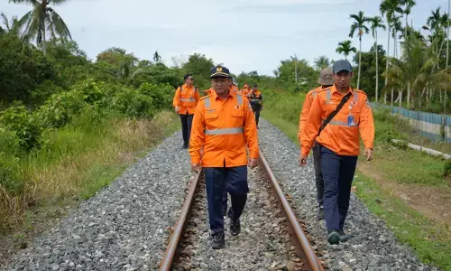Tingkatkan keselamatan jelang Nataru, KAI Divre II Sumbar lakukan pemeriksaan lintas Tingkatkan keselamatan jelang Nataru, KAI Divre II Sumbar lakukan pemeriksaan lintas