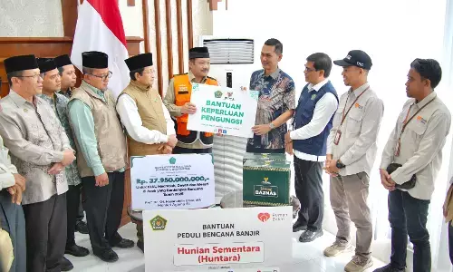 Bersama Menteri Agama RI, BAZNAS salurkan bantuan untuk pengungsi melalui Pemerintah Aceh Bersama Menteri Agama RI, BAZNAS salurkan bantuan untuk pengungsi melalui Pemerintah Aceh