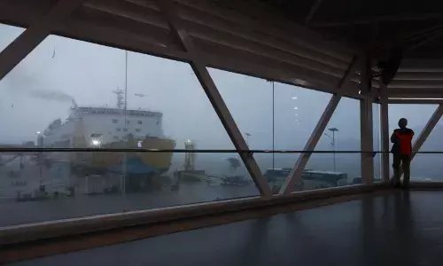 Cuaca dan lonjakan angkutan logistik picu antrean di Merak