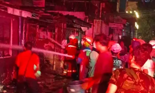 Lima orang tewas akibat kebakaran gudang aksesoris di Penjaringan