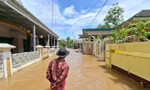 Banjir tiga hari lumpuhkan aktivitas warga Padarincang Serang Banjir tiga hari lumpuhkan aktivitas warga Padarincang Serang