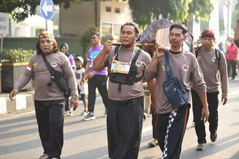 Sekitar 1.700 warga ikuti napak tilas Panglima Soedirman di Kediri Sekitar 1.700 warga ikuti napak tilas Panglima Soedirman di Kediri