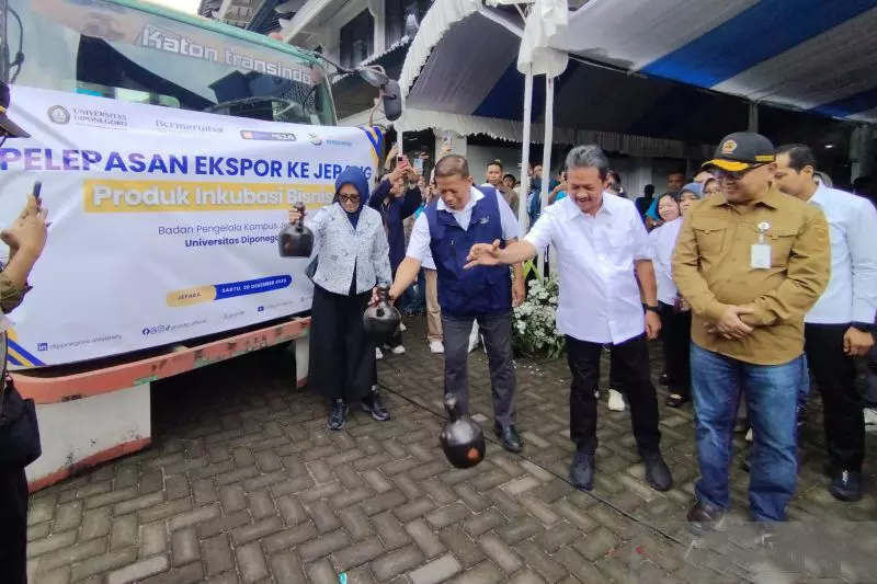 Undip berhasil ekspor ikan teri nasi asal Jepara ke Jepang Undip berhasil ekspor ikan teri nasi asal Jepara ke Jepang