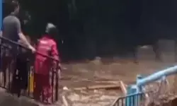 Banjir bandang landa Kawasan Objek Wisata Guci Tegal Banjir bandang landa Kawasan Objek Wisata Guci Tegal