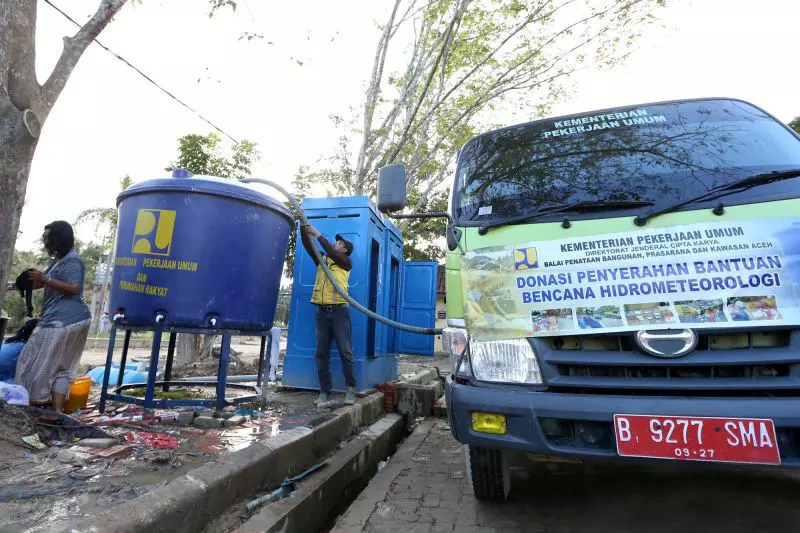 BNPB pastikan mobil tangki air bersih beroperasi penuh di Tapteng BNPB pastikan mobil tangki air bersih beroperasi penuh di Tapteng