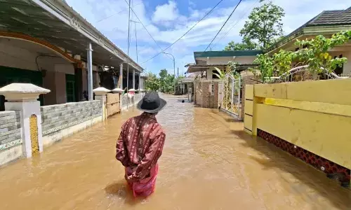 Sebagian Jakarta diperkirakan hujan pada Minggu siang hingga malam