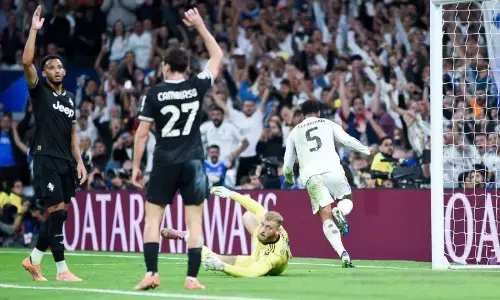 Real Madrid lanjutkan tren kemenangan dengan pukul Sevilla 2-0