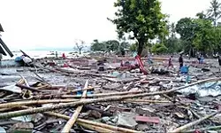 22 Desember 2018: Tsunami yang melanda Selat Sunda akibat letusan anak Krakatau