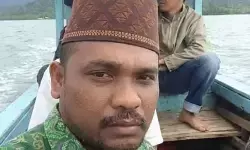 Kisah dedikasi Mangku Aulia, penghulu di Pulau Terluar Madina, seberangi laut demi akad suci