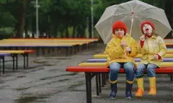 Libur sekolah musim hujan: Tips menjaga kesehatan anak
