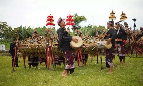 Tiga orang dikukuhkan sebagai legenda musik Jegog Jembrana Bali