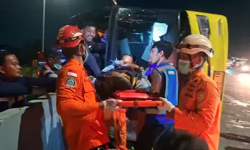 Bus PO Cahaya Trans terguling di Tol Semarang, belasan orang tewas Bus PO Cahaya Trans terguling di Tol Semarang, belasan orang tewas