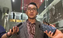 KPK geledah rumah Ade Kuswara Kunang, sita dokumen dan satu mobil KPK geledah rumah Ade Kuswara Kunang, sita dokumen dan satu mobil