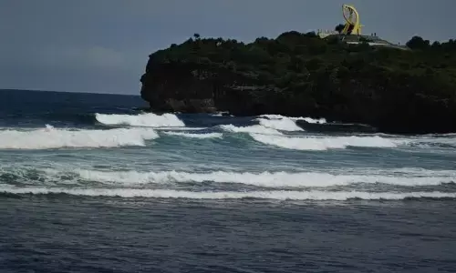 BMKG: Potensi gelombang laut tinggi empat meter 23-26 Desember