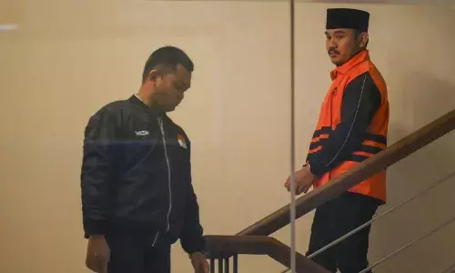 KPK geledah kompleks Pemkab Bekasi, dokumen pengadaan turut disita