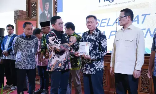Perkuat layanan publik, Wali Kota Magelang serahkan honor RT/RW sekaligus luncurkan inovasi