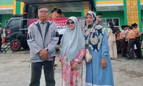 Pelajar MTsN 1 Langkat terima rapor di saat sekolah jadi tempat pengungsian