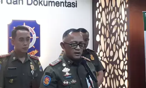 16 reklame berkarat di Jakarta ditertibkan