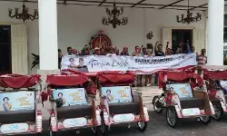 Presiden Prabowo bagikan 200 becak listrik di Yogya, pengayuh becak terharu