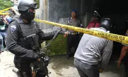 Densus 88 geledah satu rumah warga di Garut