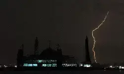 BMKG: Sejumlah kota besar berpotensi hujan petir pada Kamis