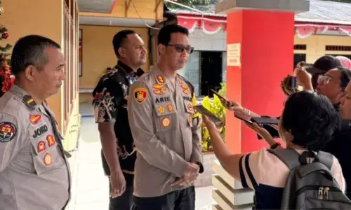 Polres Biak Papua sterilkan gereja untuk ibadah Natal 2025 Polres Biak Papua sterilkan gereja untuk ibadah Natal 2025