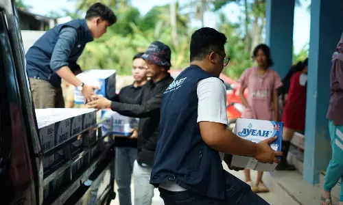 ICONNET bersama pelanggan salurkan bantuan untuk korban banjir bandang di Sumatera