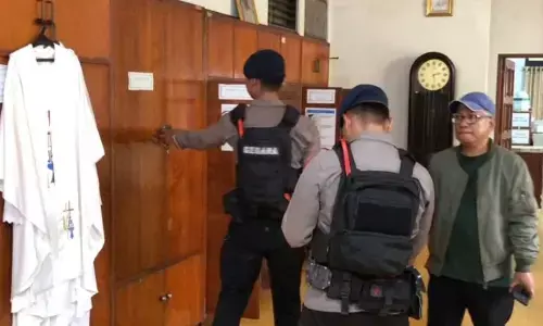 Tim Jibom dikerahkan sterilisasi gereja di Jaktim jelang Natal