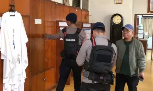 Tim Jibom dikerahkan sterilisasi gereja di Jaktim jelang Natal