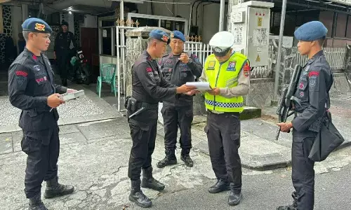 Satgas Ops Lilin Samrat 2025 lakukan sterilisasi gereja di Kota Manado jelang misa malam Natal